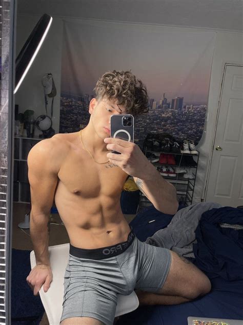 Top 10 Naked Men OnlyFans 2024